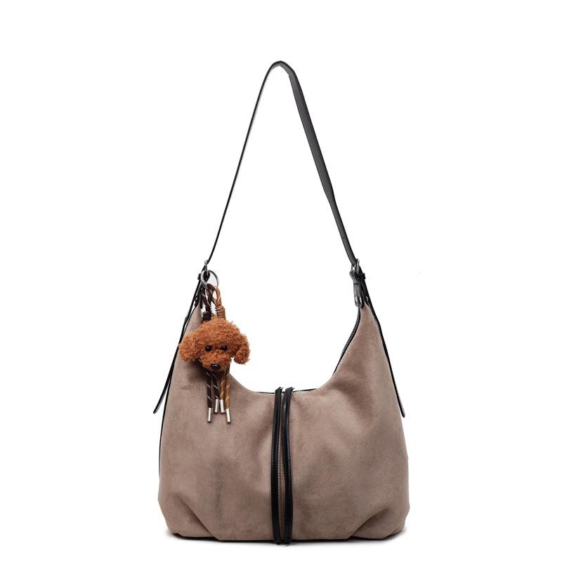 Casual retro large-capacity bag women's new winter commuting simple shoulder bag popular messenger women's bag
