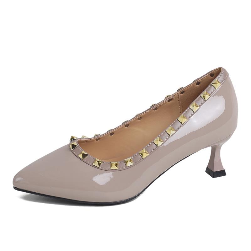 

Женские универсальные туфли-стилеты с заклепками: Удобные, Мягкая подошва, Заостренный носок, Большой размер 39 серый/телесный