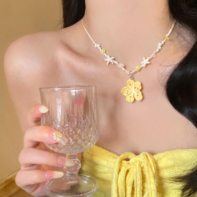 Spring Cherry Blossom Colorful Dopamine Shell Flower Necklace with Clavicle Chain for Summer Seaside Vacation