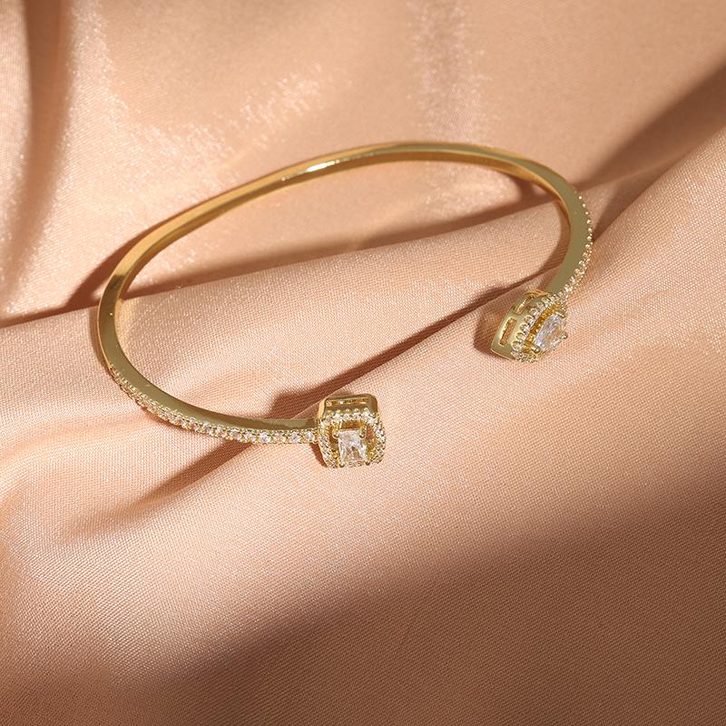 Luxuriöse und elegante Wassertropfen-Dekorarmbänder aus Zirkonia, geeignet für Sommerreisen von Frauen und modische Zirkonia