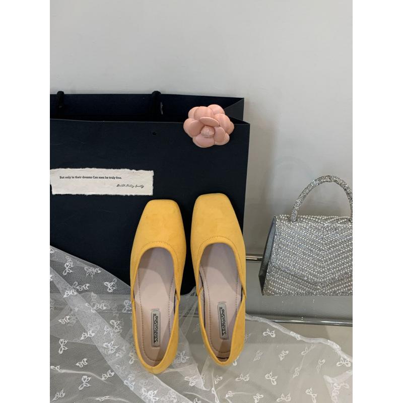 

2025 spring and autumn new Korean version of fashion versatile round head shallow mouth single shoes matte leather comfortable non-slip grandma shoes 39 жёлтый