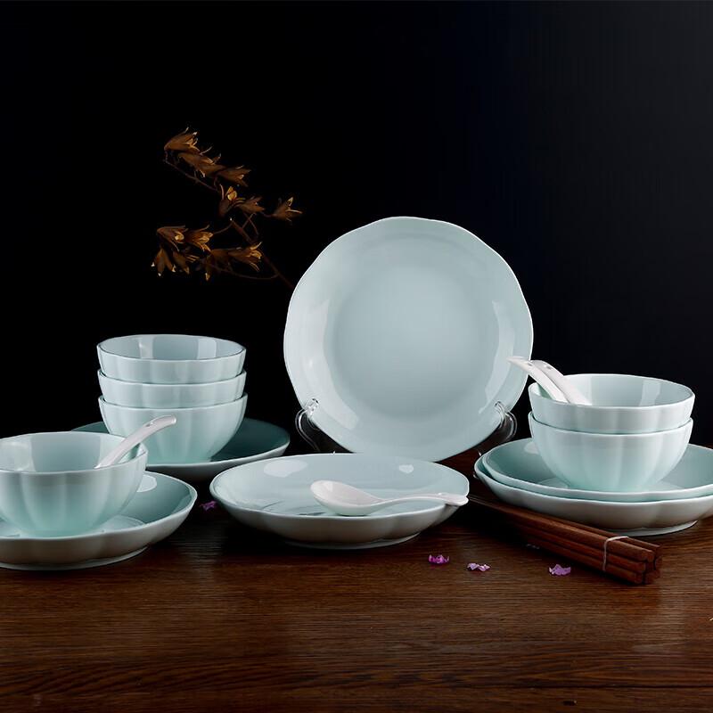 Chinese Celadon 36-Piece Dinnerware Set