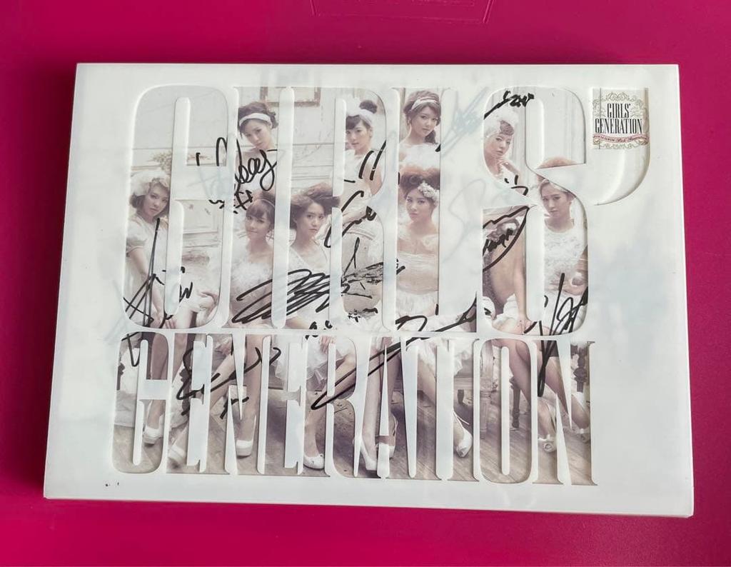 [USED] Guerrilla Sale: Autographed Girls' Generation Japanese 1st Album Korean Version