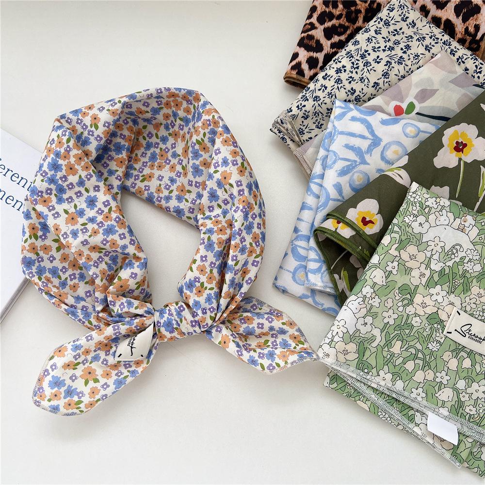 Silk-Blend Women's Square Scarf for Neck Protection - Ideal for Spring, Autumn, and Summer Outfits