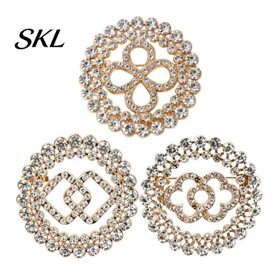 Strong Buckle Brooch Retro Style Pin, Hollow Flower Design Lapel Pin with Buckle, Sparkling Rhinestones Inlaid Anti-exposure Badge for Coats