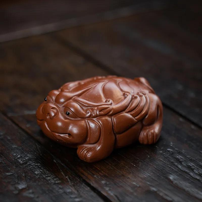 

Yixing Purple Clay Tea Pet Lucky Animal Statue Ornaments Tea Figurine Crafts Handmade Sculpture Desktop Decors Chinese Tea Set 8.3x3.4x6.2cm