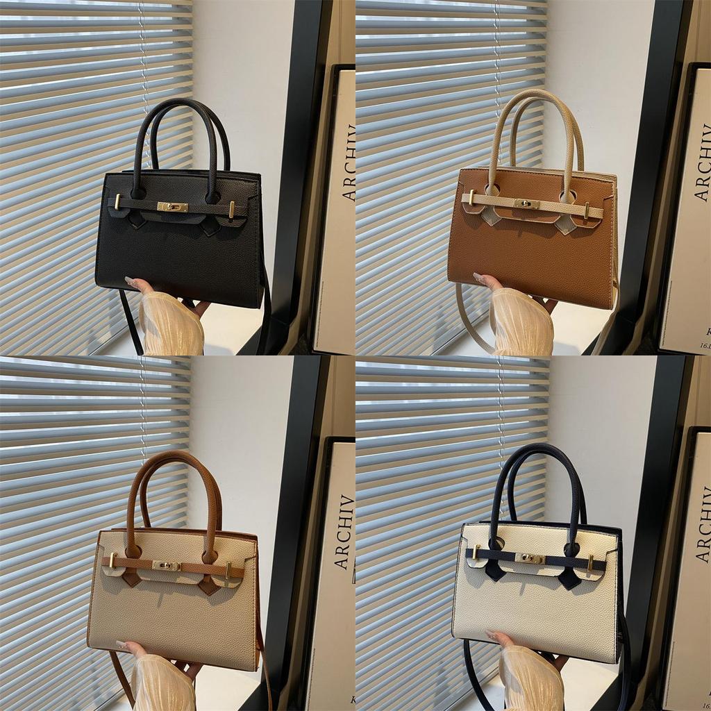 Womens Large Capacity Shoulder Bag With Detail And Inner Phone Pocket For Street Style