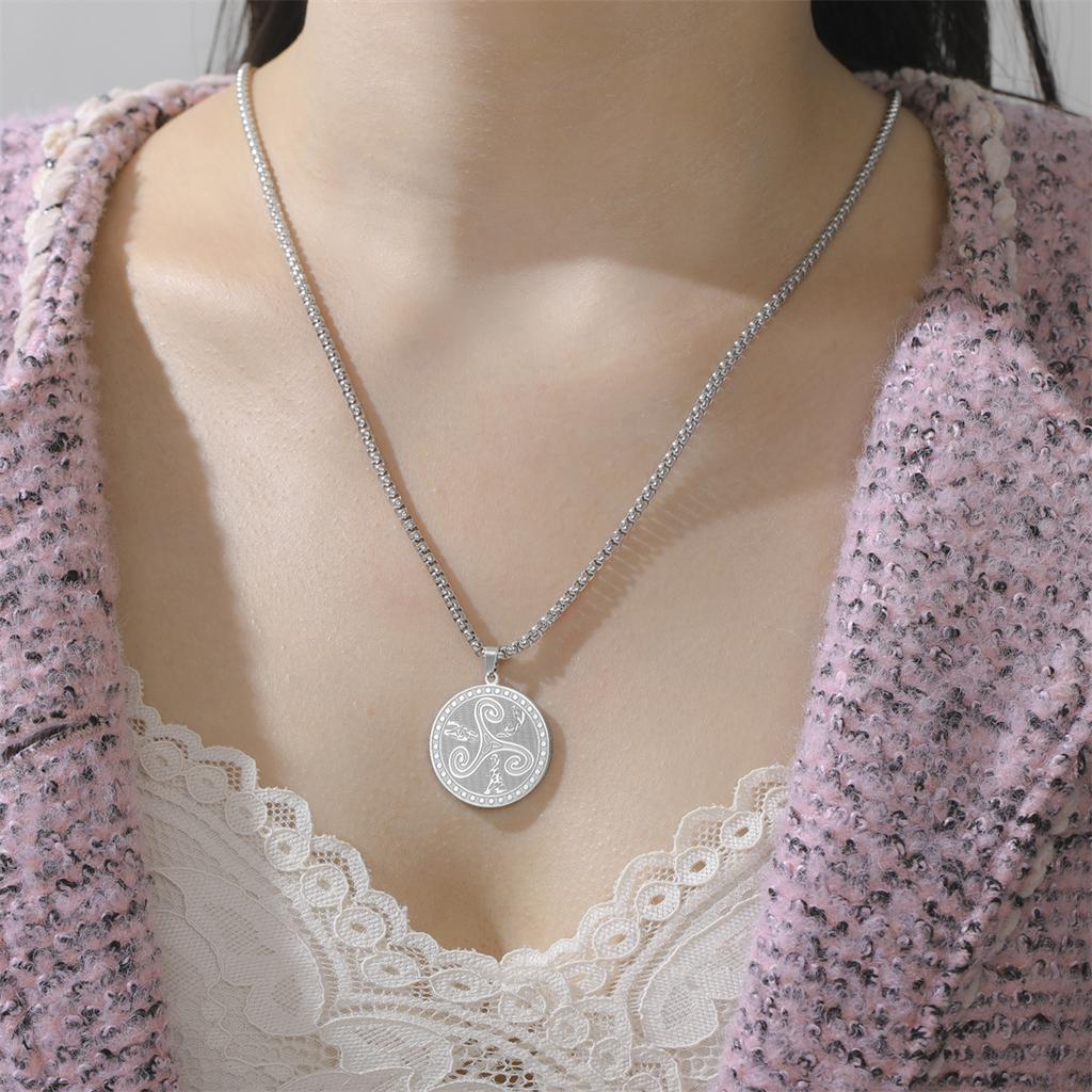  Vintage Triple Moon Goddess Necklace Stainless Steel Round Triskele Symbol Choker for Women Men Pray Amulet Jewelry