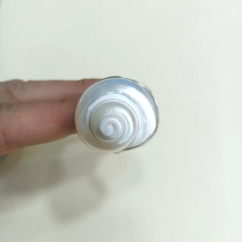 Shell Geometric Open Ring With Polished Finish For Fashion Jewelry Enthusiasts White A