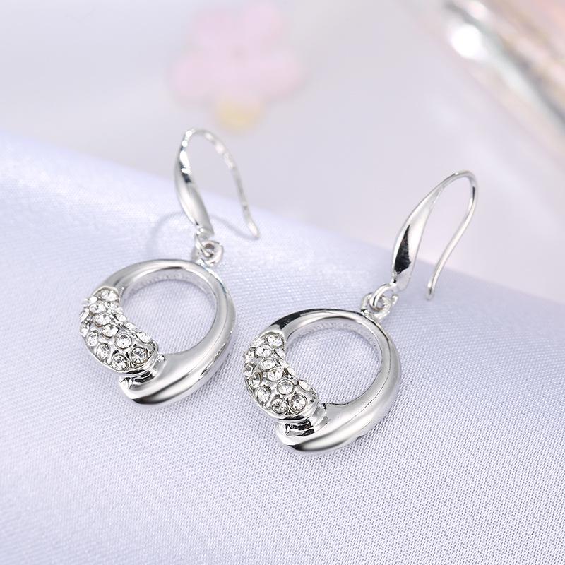 

Двухцветные серьги-пусеты из розового и белого золота с круглыми бриллиантами полной огранки