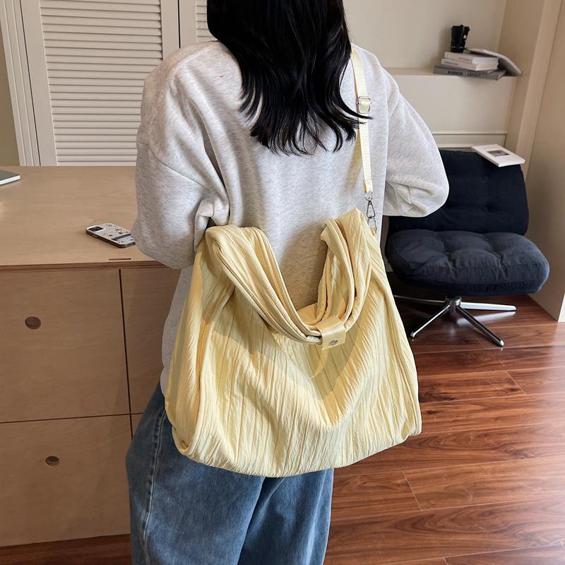 2025 New Simple Literary Girl Shoulder Canvas Bag Pleated Commuter Tote Bag Underarm Large-capacity Bag Women
