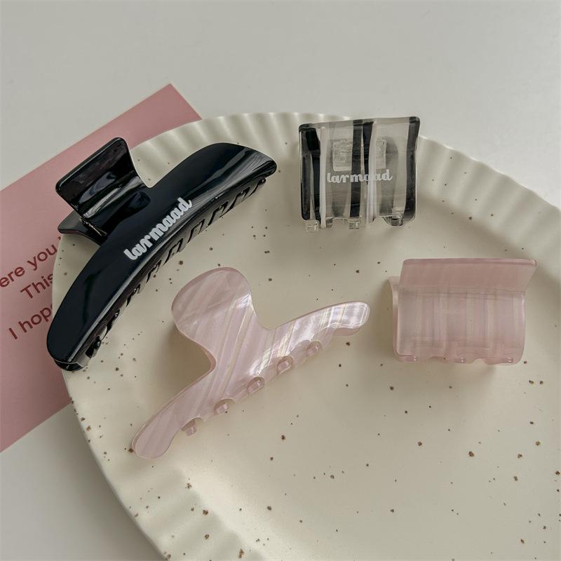 Korean Chic: High-End Black Gradient Shark Hair Clip 2023