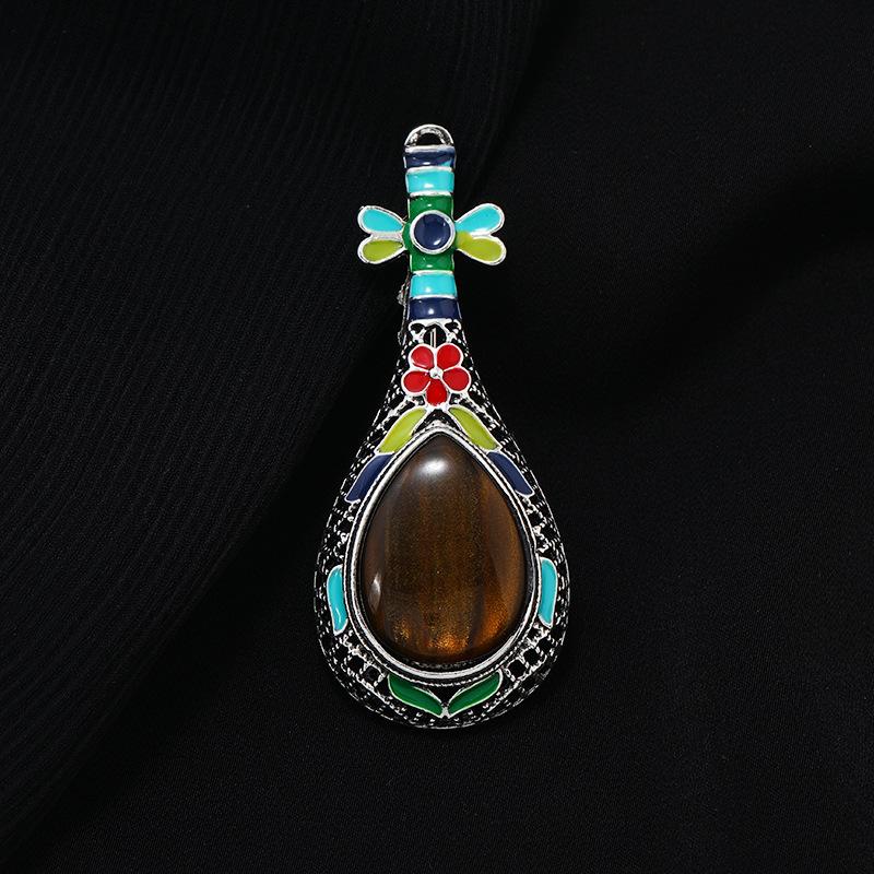 

Retro painted Western Regions pipa brooch classical temperament natural stone new Chinese style cheongsam pin buckle accessories women