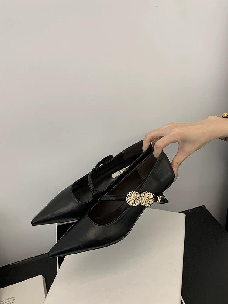 

Сяосянфэн Мэри Джейн Туфли-лодочки Женские 2025 Осень Новые Остроносые Вечерний Ветер Плоская Подошва Ремешок на Подъеме Маленькие Кожаные Туфли 35 чёрный