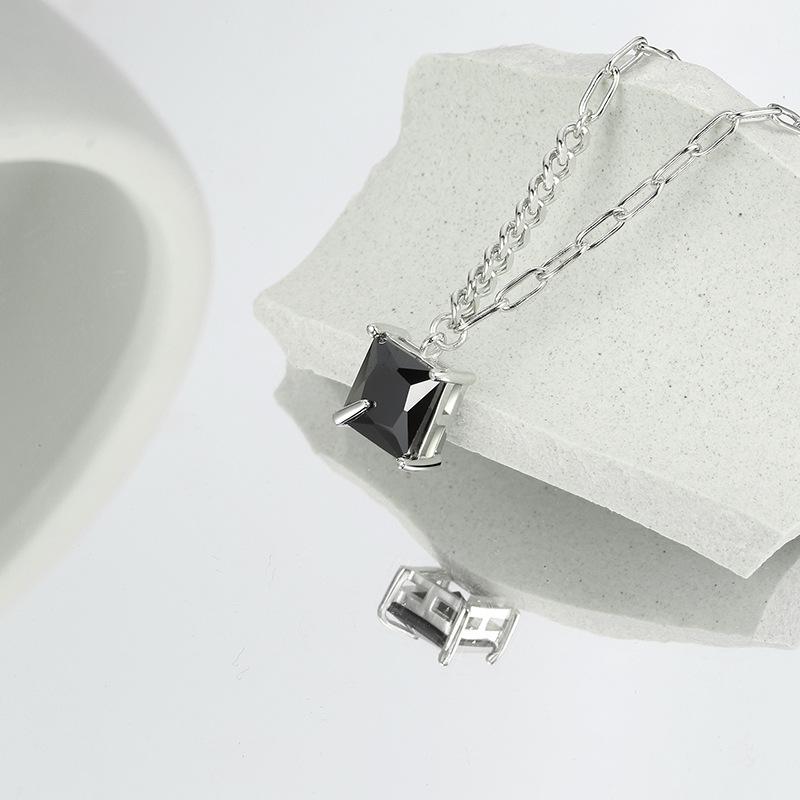 Ins vânt rece pătrat zircon negru lux ușor nișă design high-end colier lanț claviculă neutru