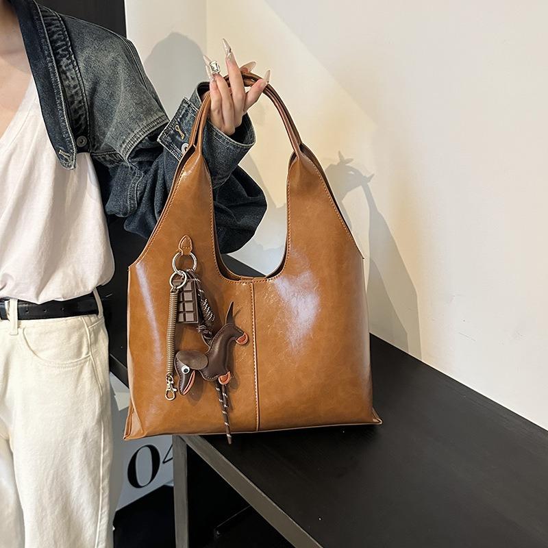 Retro Simple Commuter Underarm Bag Women's Bag Autumn New Large-capacity Simple Shoulder Tote Bag