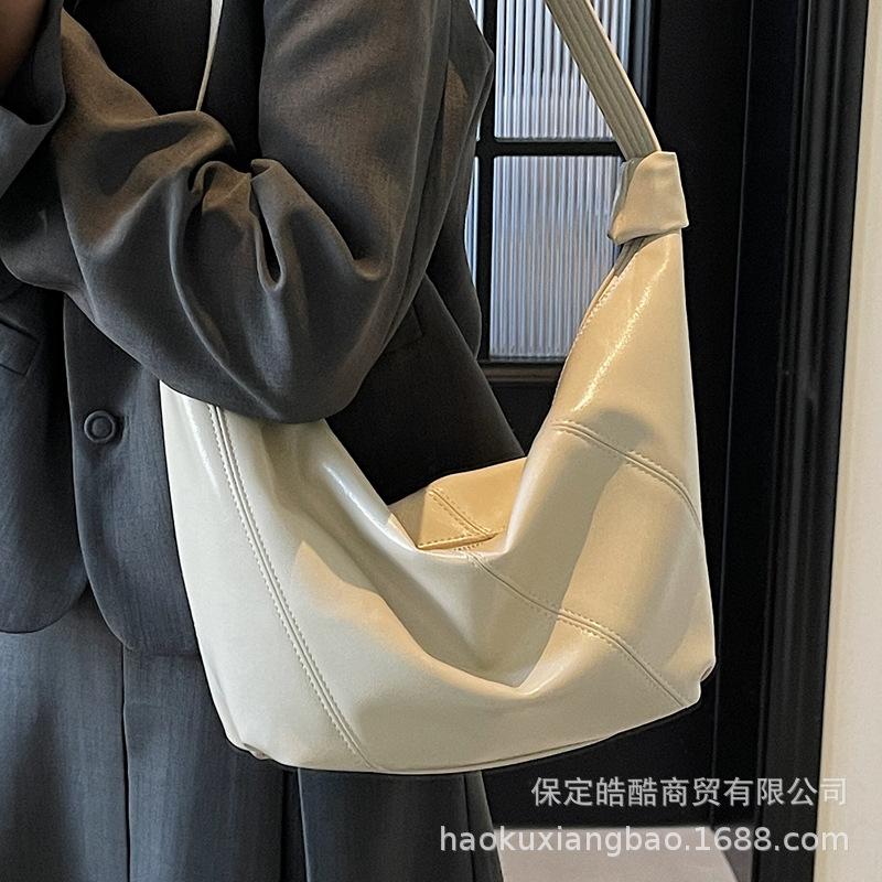 Spring and summer retro small bag women's 2025 new casual versatile messenger bag fashion super fire shoulder bag dumpling bag
