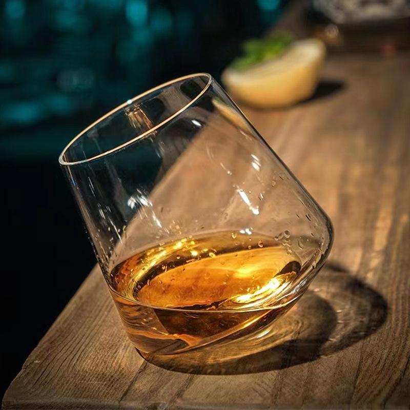 530ml Kreativer Tumbler Whiskeyglas Drehglas Personalisiertes Ausländisches Weinglas Brandy-Tassen Luxuriöser Becher für Eisspirituosen Trinkgeschirr