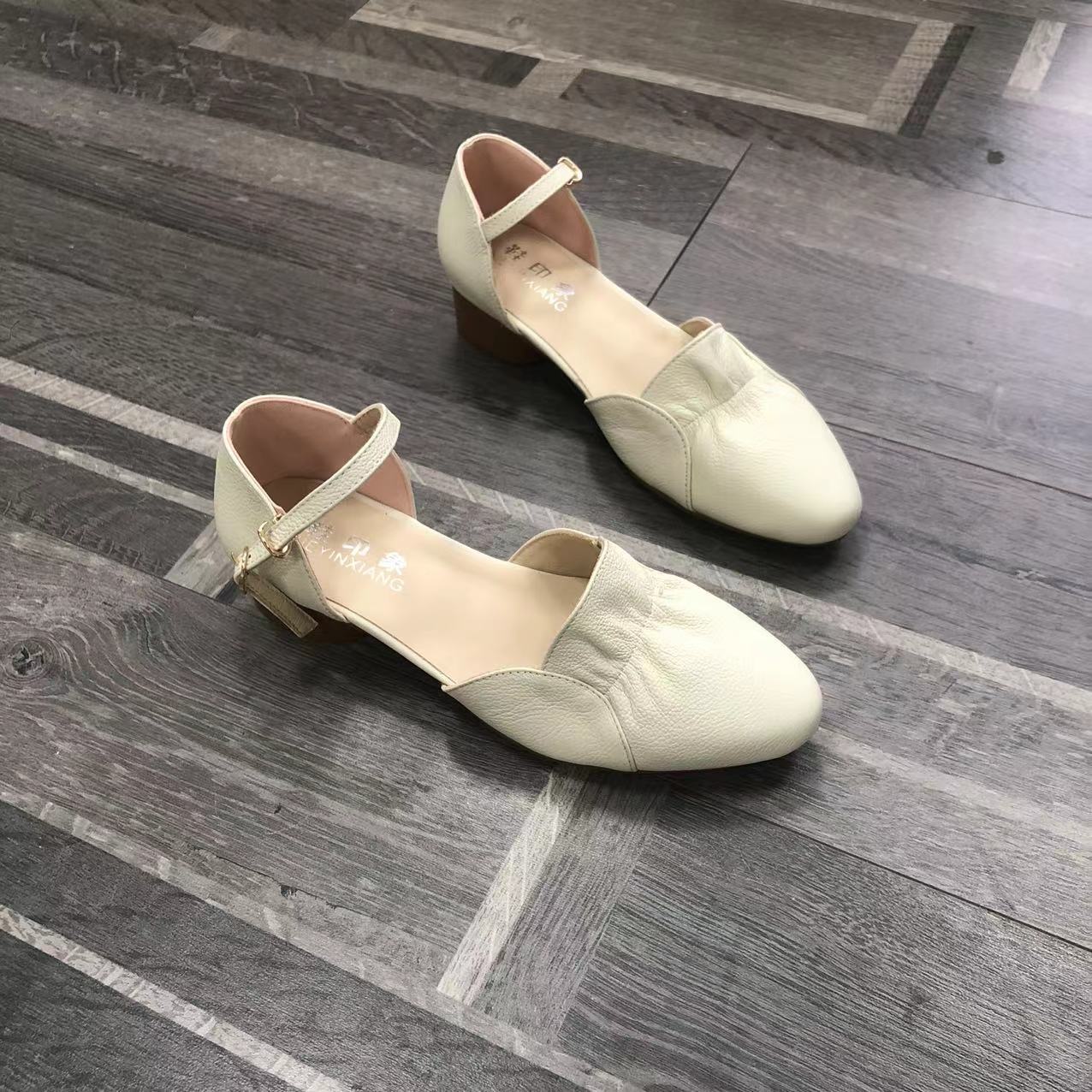 

High heels summer 2025 sandals versatile word with pointed thick heel pleated lotus leaf thin heel thin princess 41 слоновая кость