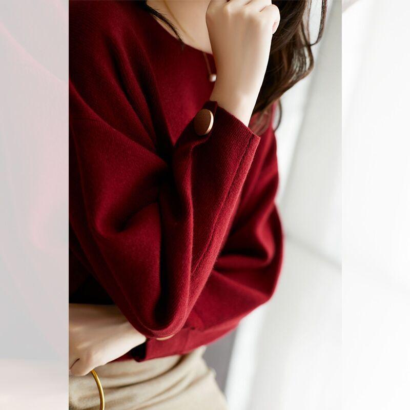 Petite Age-Reducing Red Wool Pullover - Stylish Autumn/Winter Low Round Neck Sweater