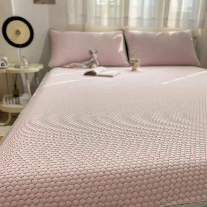 Hot New Product Ice Bean Jacquard Little Ice Bear Series Cold Mat with High Aesthetic Value Ice Bean Soft Mat Bed Sheet