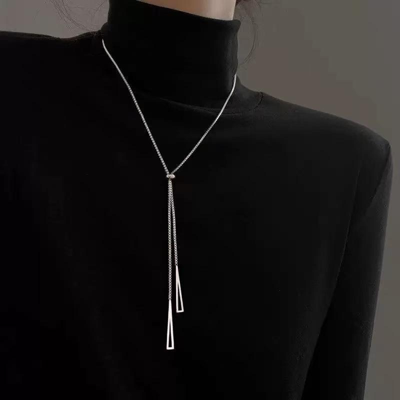

Cold wind autumn and winter versatile necklace women s light luxury high-end metal sweater chain niche versatile sweater chain accessories