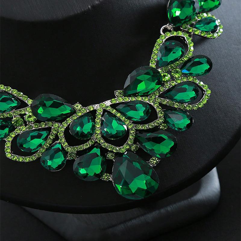 European and American Luxury Rhinestone Necklace Earrings Set, Green Court, Decorative Bridal Dress Jewelry 2026