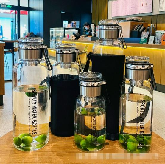 Stylish Large-Capacity Glass Water Cup - Luxurious and Chic for Outdoor or Home Use