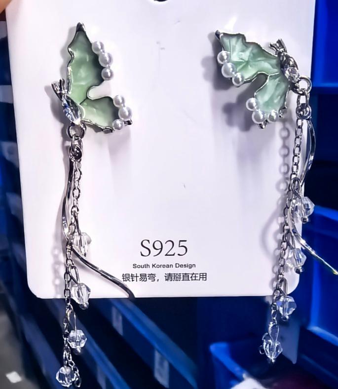 Серьги-бабочки с кисточками One Size