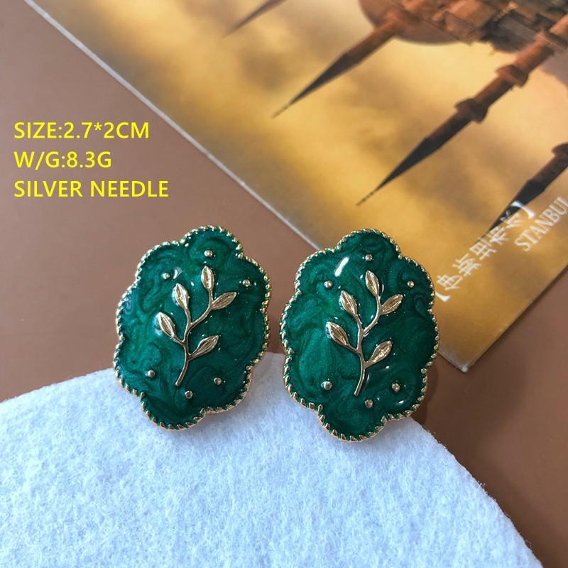 Vintage Women Baroque Green Color Pearl Enamel Earrings Trendy Palace Round Heart Shape Stud Earring Exquisite Lady Stud Earing