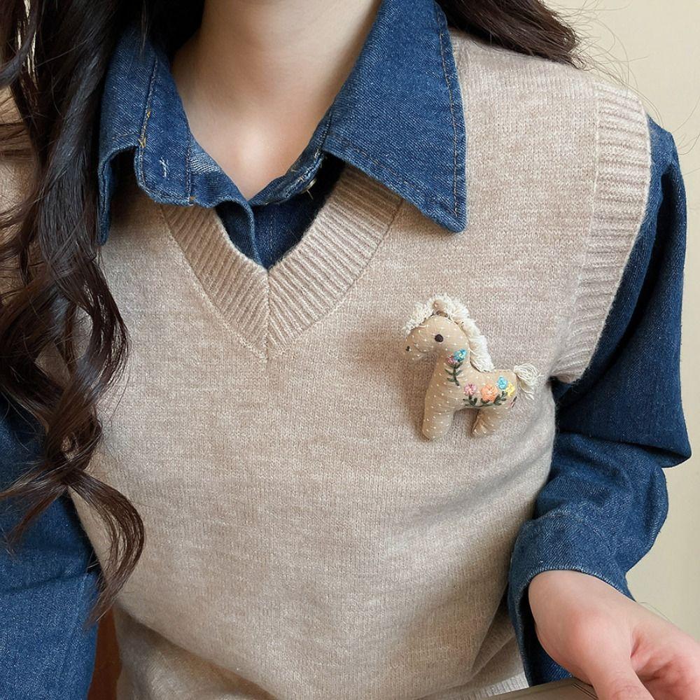 Fashion Flower Embroidery Horse Brooch Cute Cartoon Sweater Pin Pin Accessories Retro Cloth Fabric Pony Brooch Party