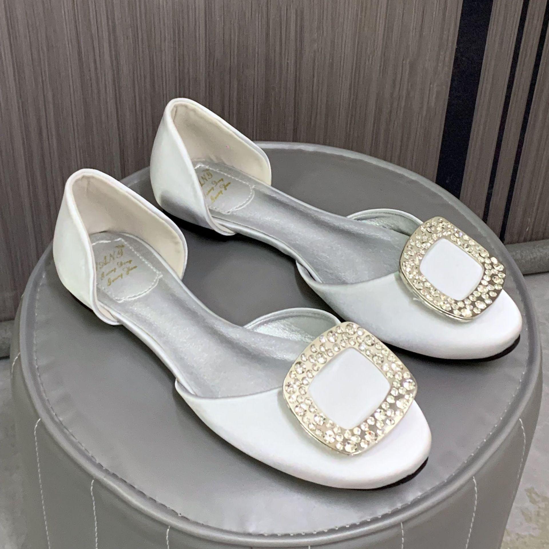 

Spot second hair! Grape mother same shoes Korean version leather round head rhinestone square buckle commuter flat bottom hollow single shoes women 40