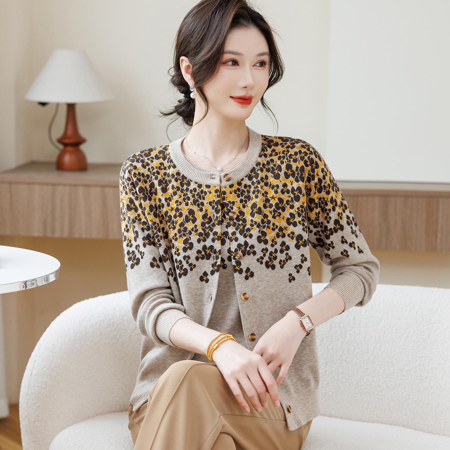 

Mom s Spring Knit Top & Wide-Leg Pants Set - Fashionable Women s Cardigan for Middle-Aged & Senior Ladies XL (up to 110 jin)