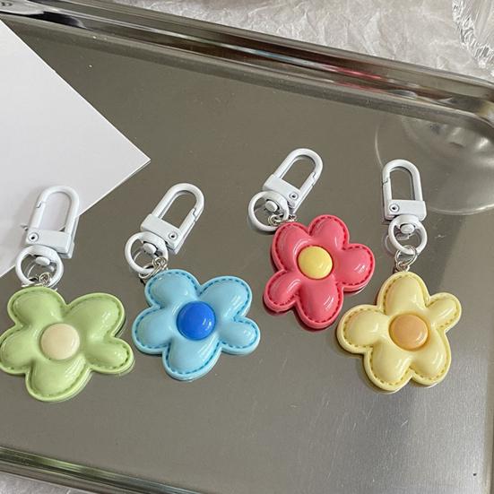 6Pcs Keychain Imitation Leather Texture Flower Shape Keychain Pendant with Alloy Buckle Mobile Phone Bag Hanging Ornament