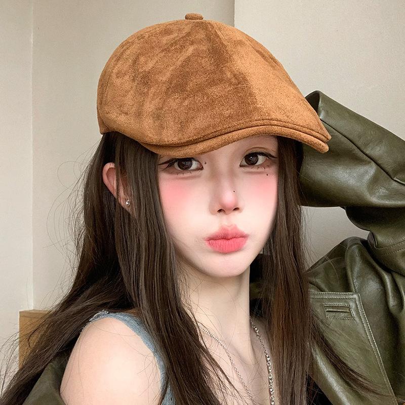 Suede retro duck tongue forward hat autumn and winter American versatile duck tongue beret shows a small face and wears a painter hat