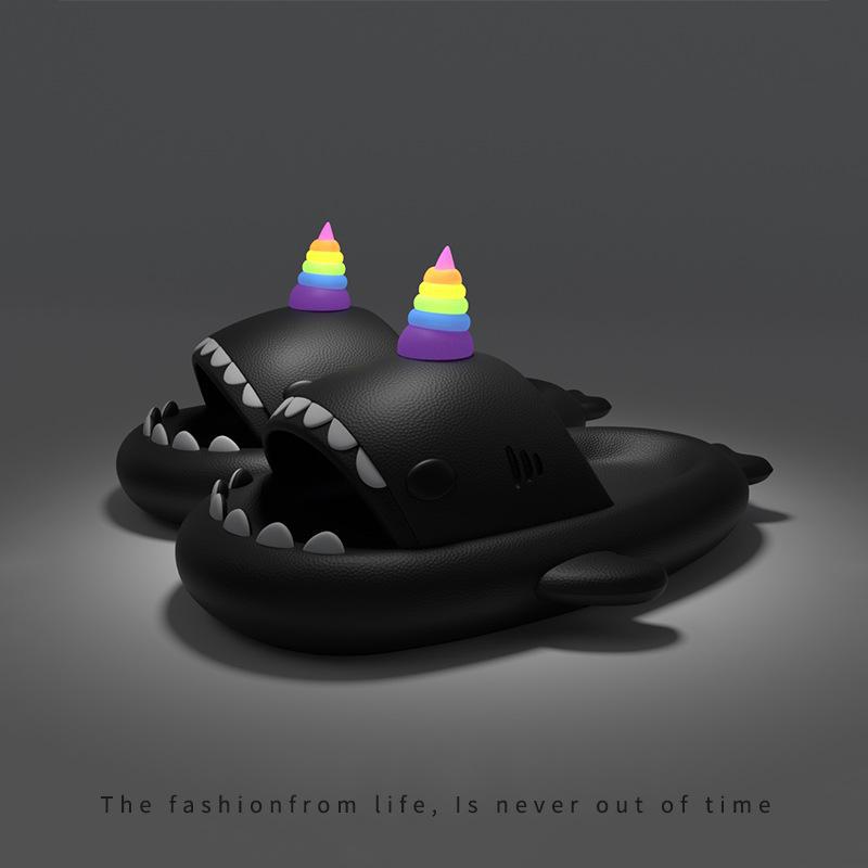 

Жіночі літні тапочки з акулою-єдинорогом, що світяться - товста підошва, антибактеріальний матеріал EVA, зручні для пари 40/41 чорний
