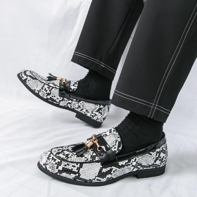 New Snakeskin Patte Loafers For Men's Pointed Tassels Slip On Shoes Male Designer Formal Wedding Dress Homecoming Footwear