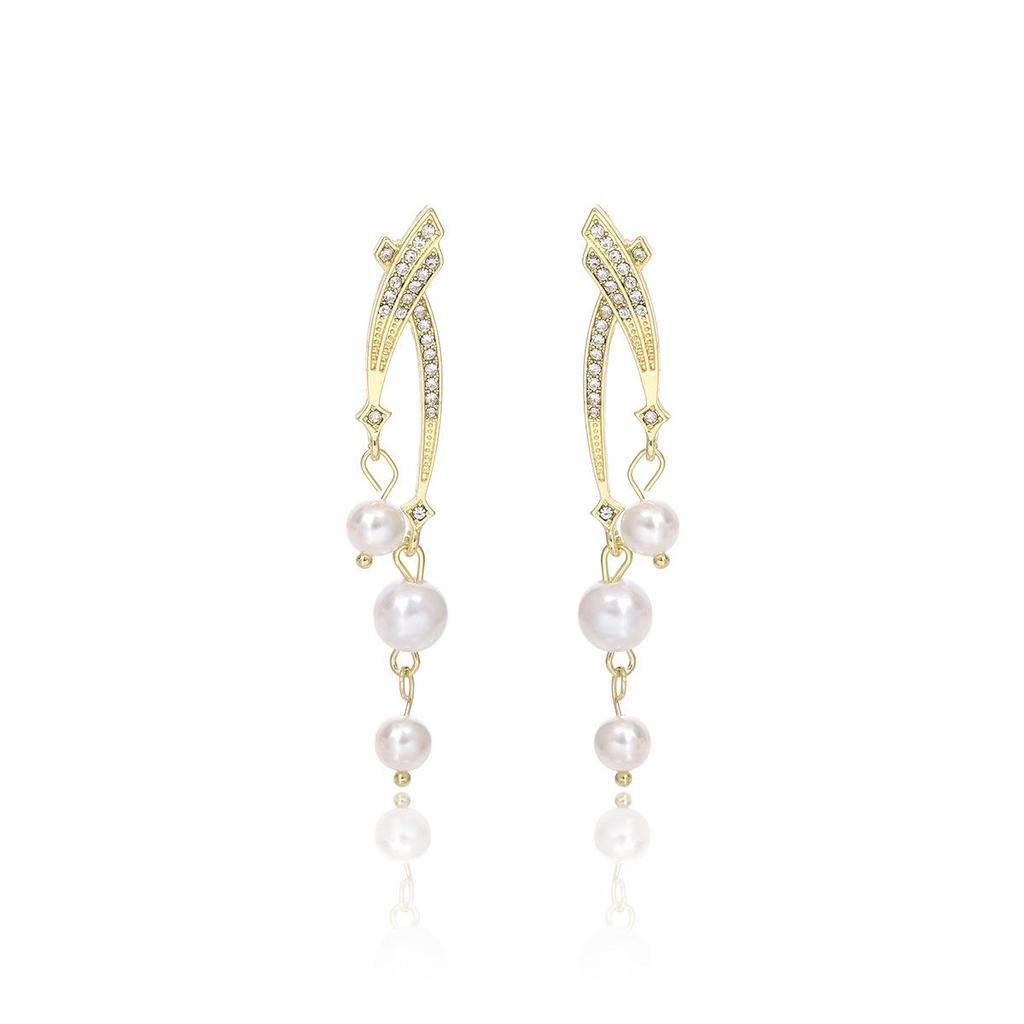 Silver Needle Korean Style Pearl Earrings with Diamond Accents - Elegant, Slimming, High-End Jewelry for Women