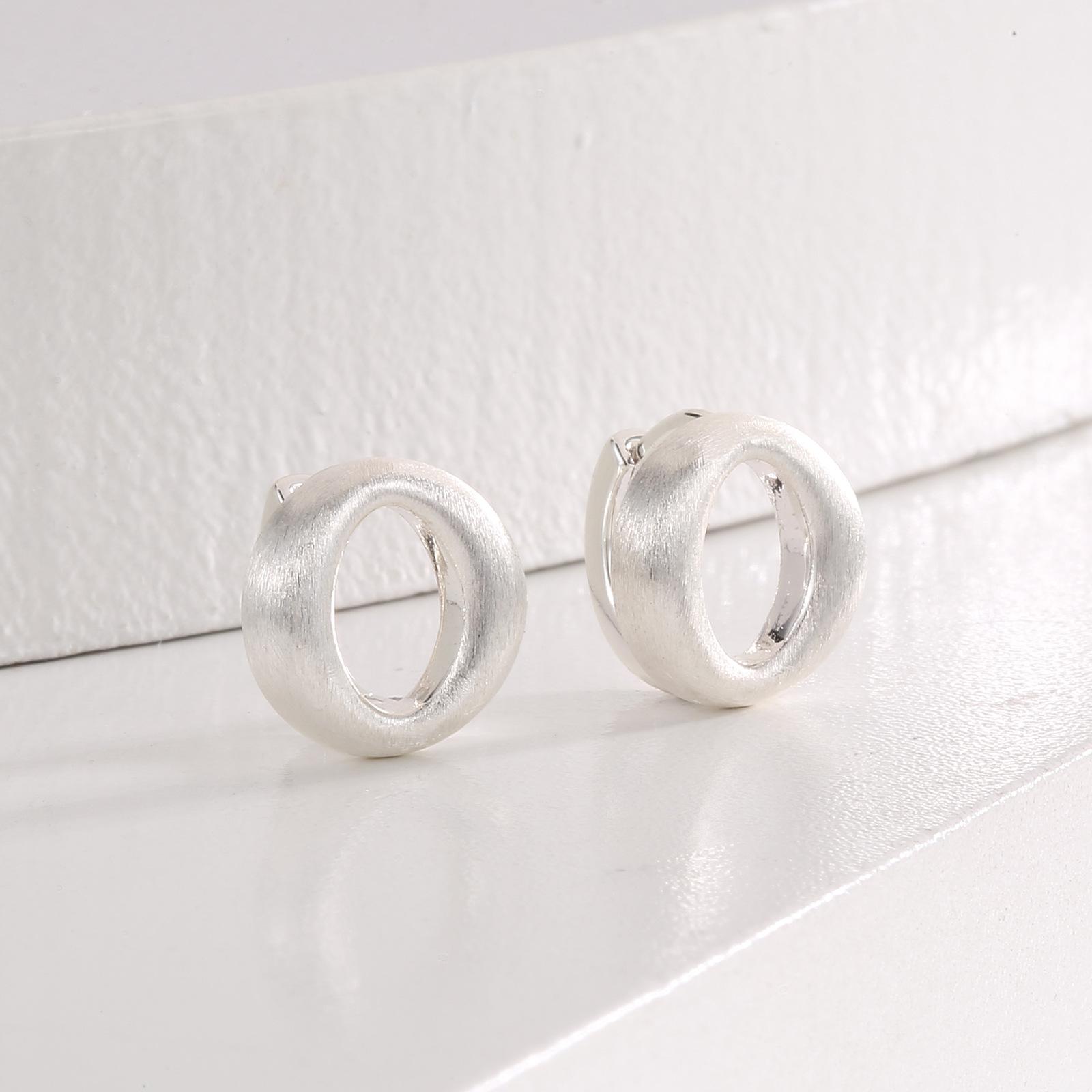 

С-образные эмалевые серьги, нишевая мода, преувеличенный дизайн, высококачественные медные позолоченные серебряные игольчатые простые серьги-гвоздики