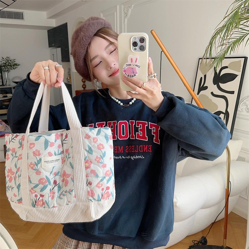 

Стьобана стьобана бавовняна сумка з ретро-квітками для приміських приміських оздоблень, сумка-бенто, м’яка ручна сумка