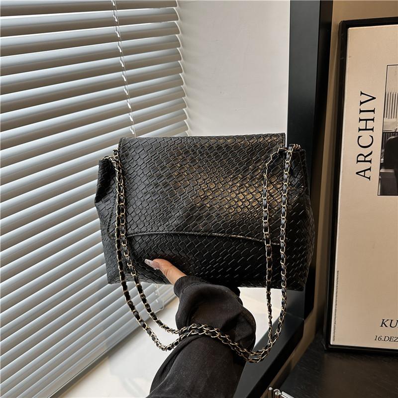 Korean Ins Style Chain Bag, Versatile Simple and Large-capacity Shoulder Bag, New Large Underarm Bag, Commuter Bag.