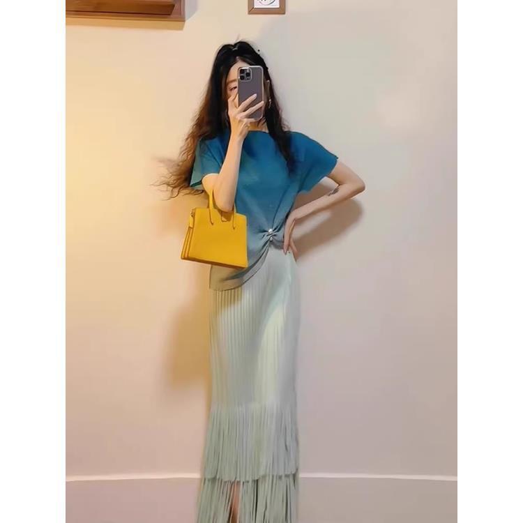 

Chic Early Spring Slimming Two-Piece Set: Stylish Blue Top & Skirt One Size (suitable for 90-160 jin)