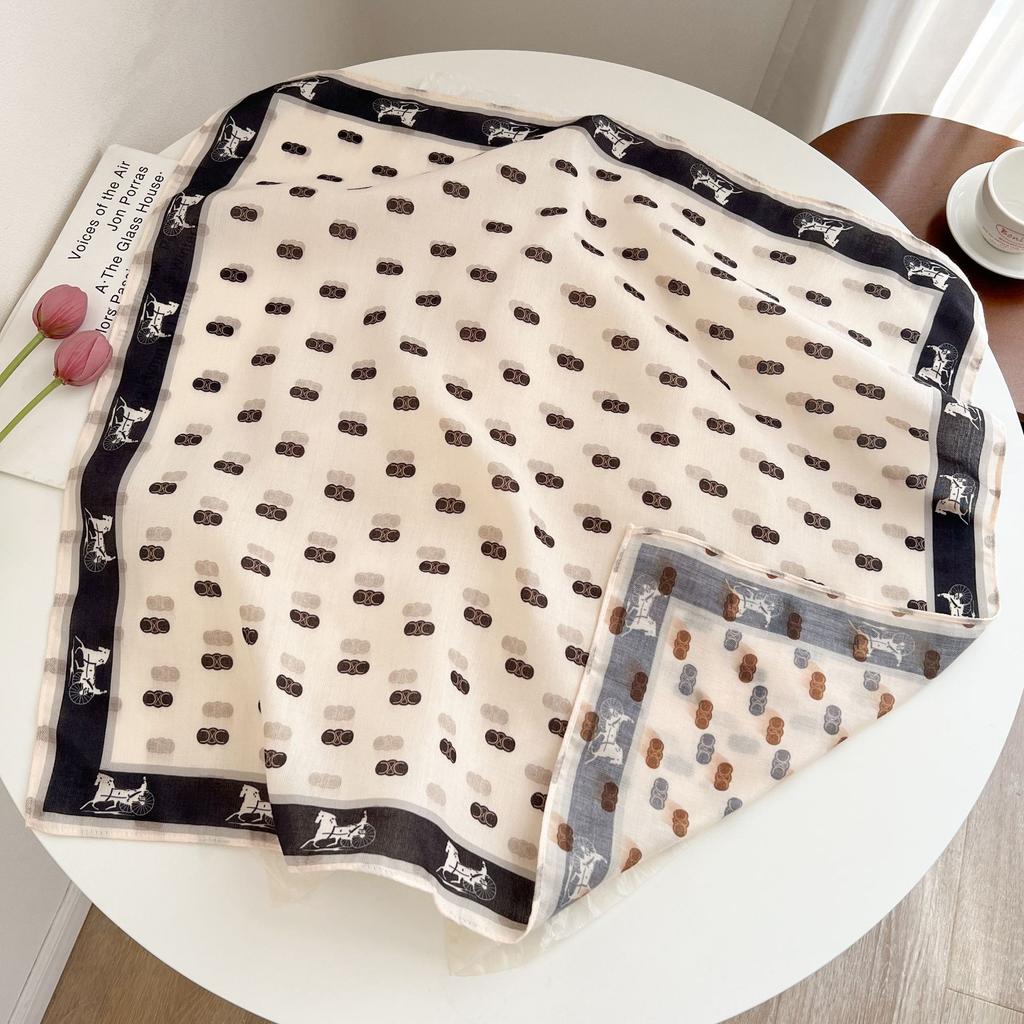 Summer new double-sided velvet scarf air-conditioned room with shawl women travel photo thin sunscreen 61 small square scarf