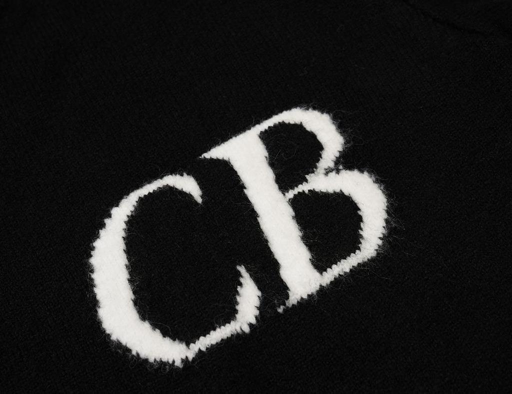 Unisex Trendy Logo Knit Sweater & Casual Shorts Combo