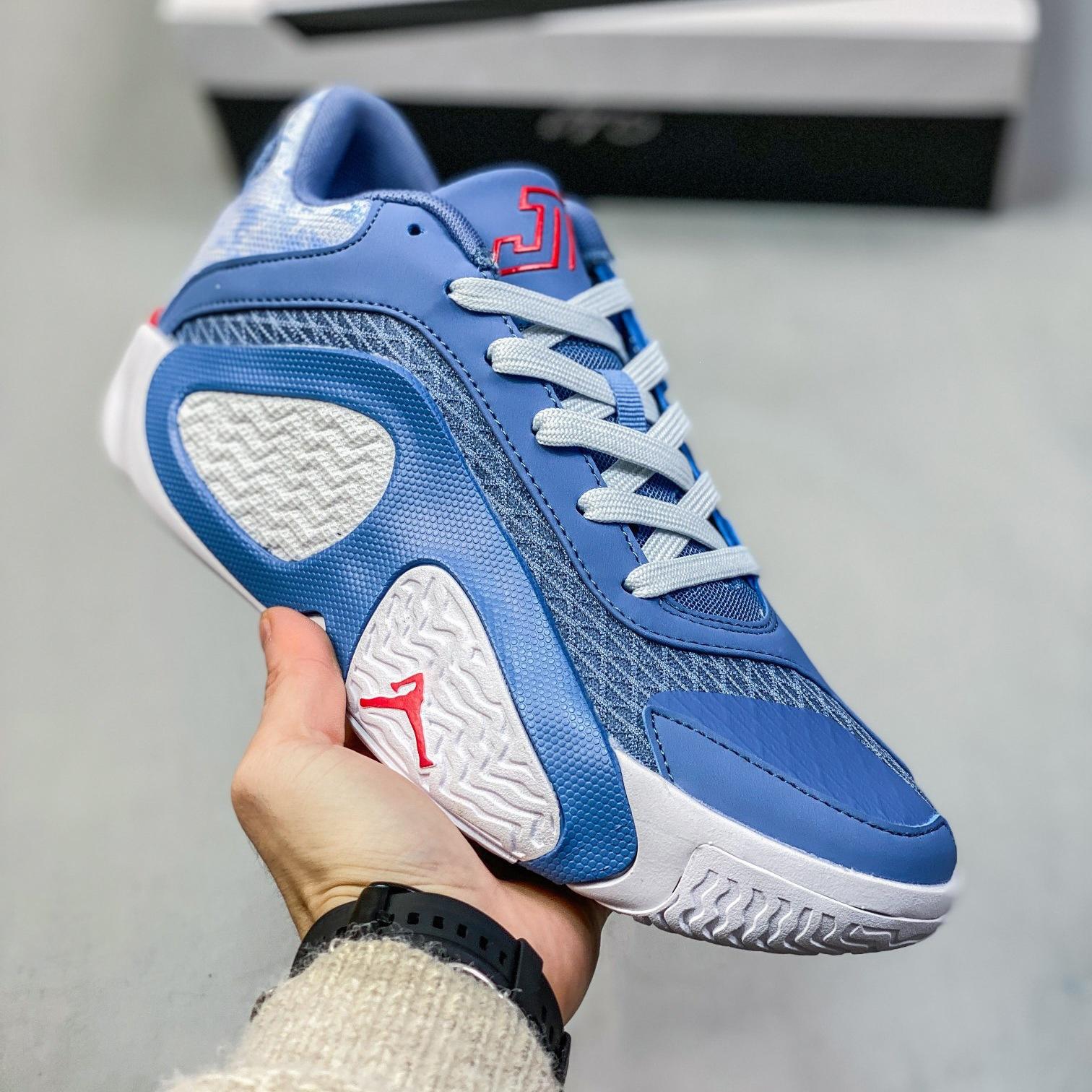 

Pure original Tatum Tatum two shock absorption and wear-resistant air cushion generation actual combat basketball shoes men s campus training 46