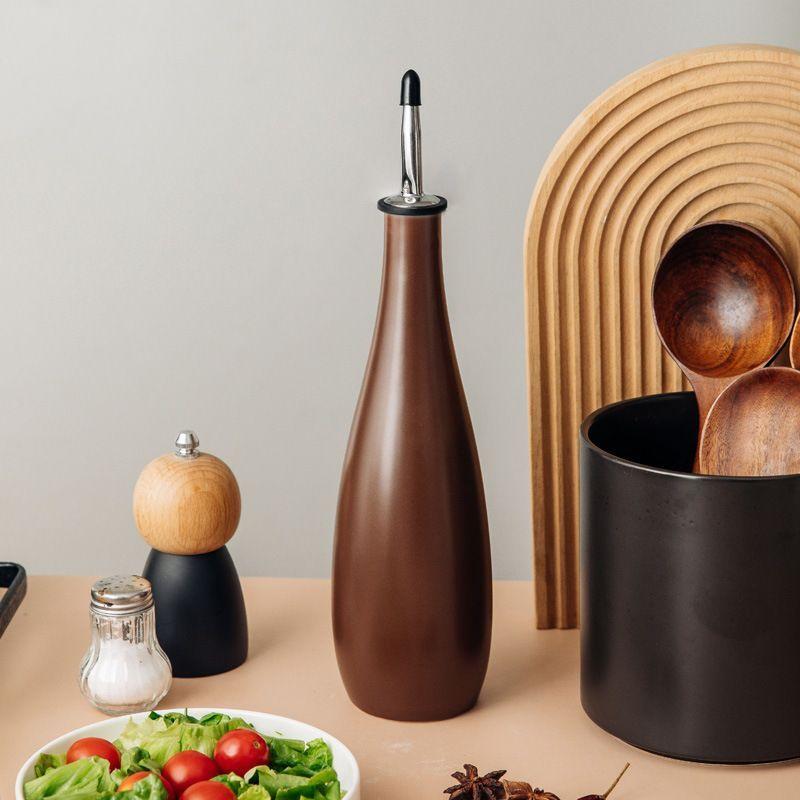 Japanese kitchen seasoning bottle Ceramic oil bottle seasoning household large capacity leak-proof soy sauce