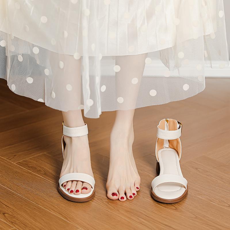 Retro one-word with open-toed white sandals 2025 summer new women's shoes thick heel medium heel rear zipper high heel sandals