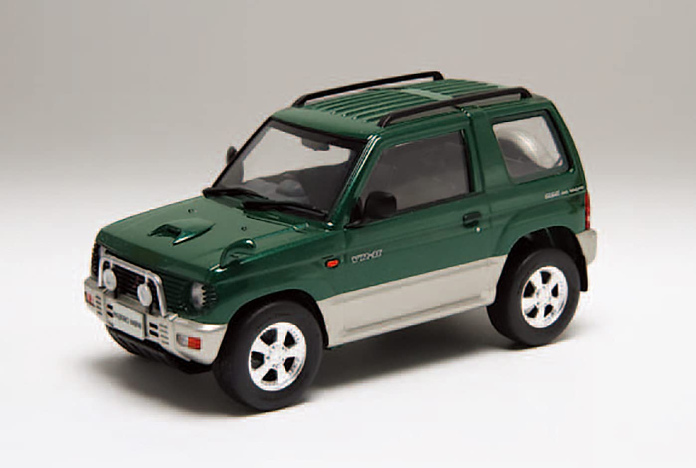 

Модель Fujimi ID1 Mitsubishi Pajero Mini 1994 1/24 VR-II ID-1 белый