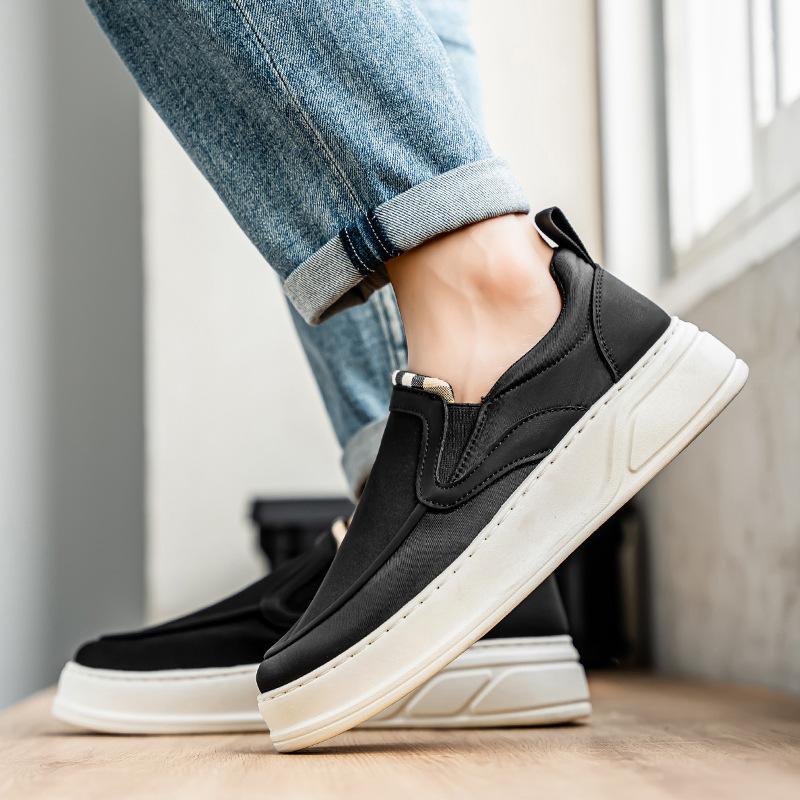 Internet celebrity popular men's shoes 2025 summer new canvas one-pedal casual board shoes versatile soft sole Korean version of lazy shoes