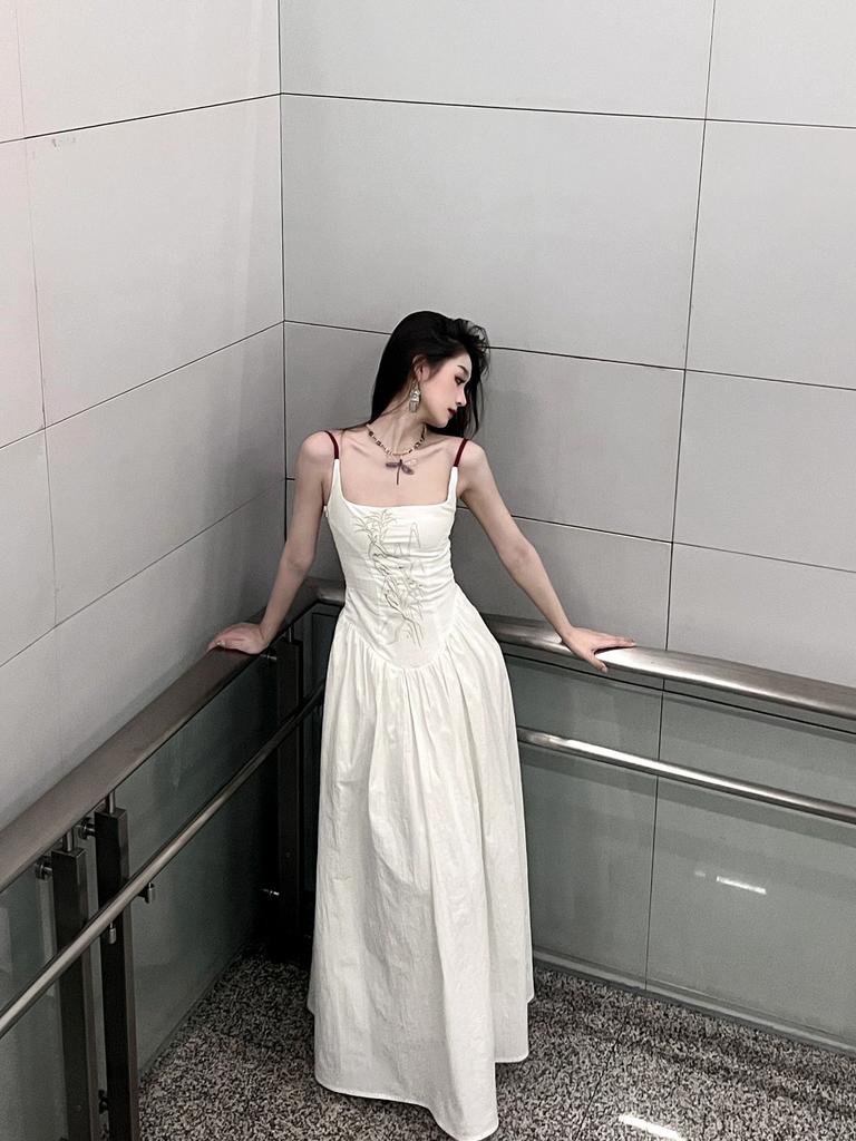 French Suspender Dress Women's Summer Waist and Thin Knee Long Dress Niche Design Sense Floral A-shaped Skirt Tide